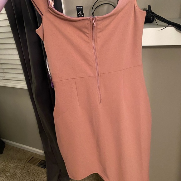 Mauve formal dress. Size L but fits like a M - Picture 4 of 5